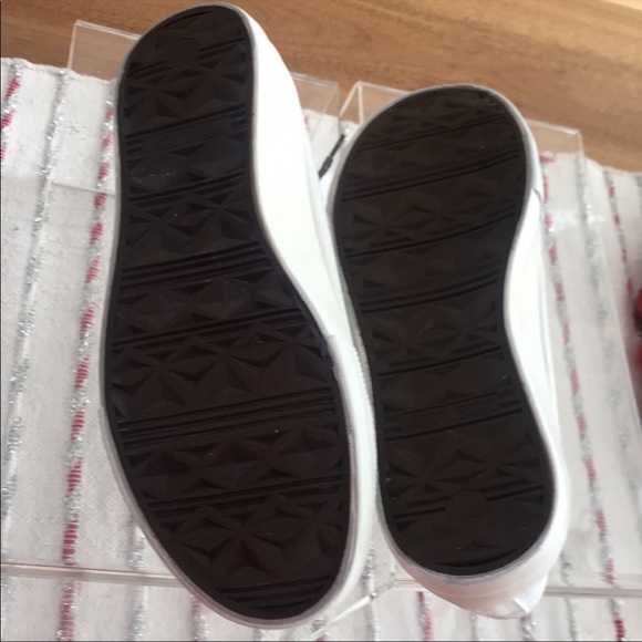 Merry Scott Women’s Sneakers.
Size 36. US 6 - Picture 3 of 8